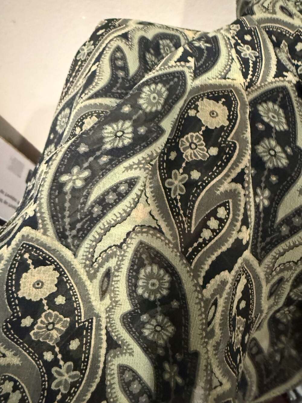 Silk Paisley AOP Vintage Sheer  Banana Republic Blouse Sz.L - Picture 8 of 9